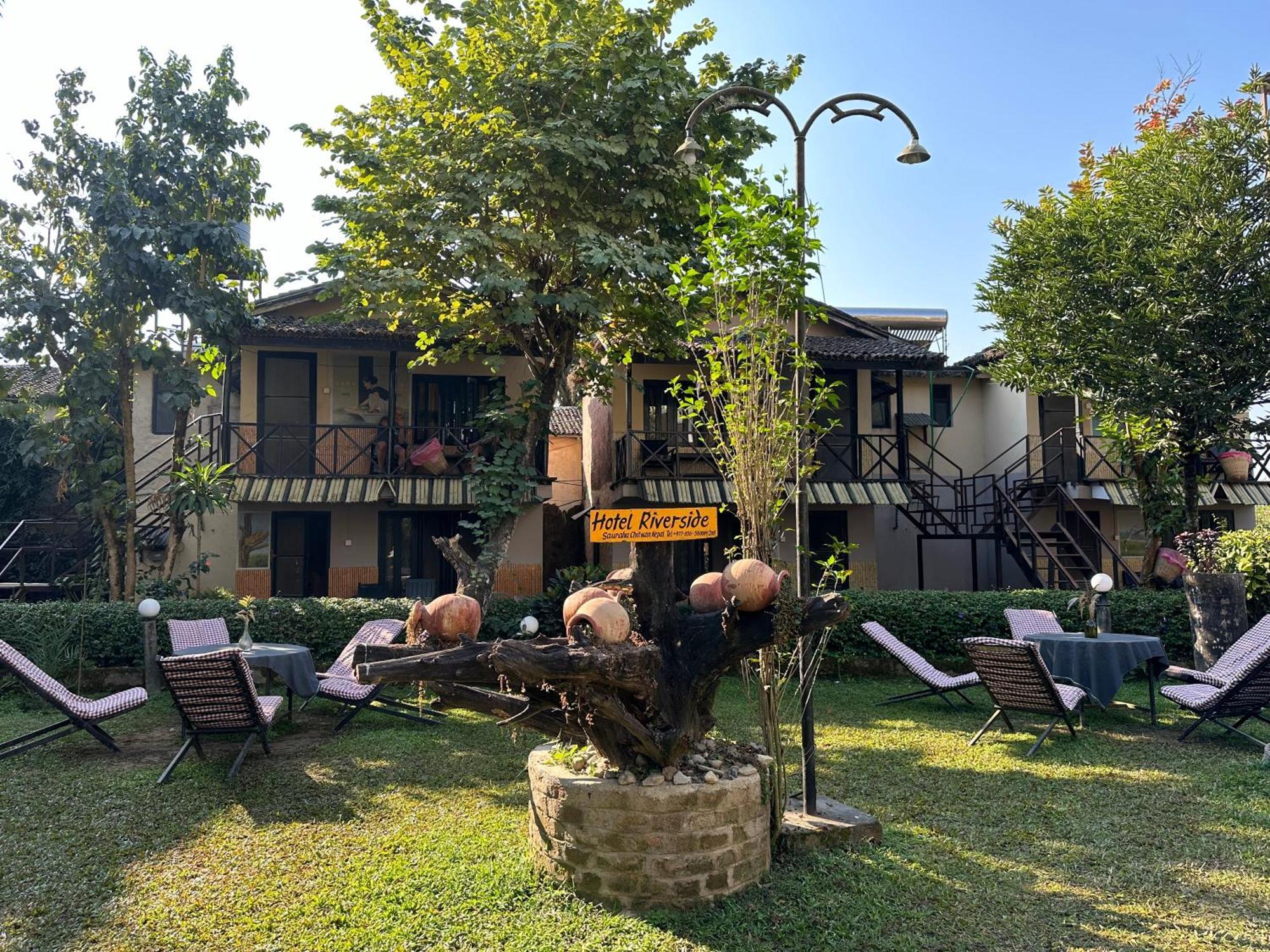 Hotel Riverside With Swimming Pool Саураха Экстерьер фото