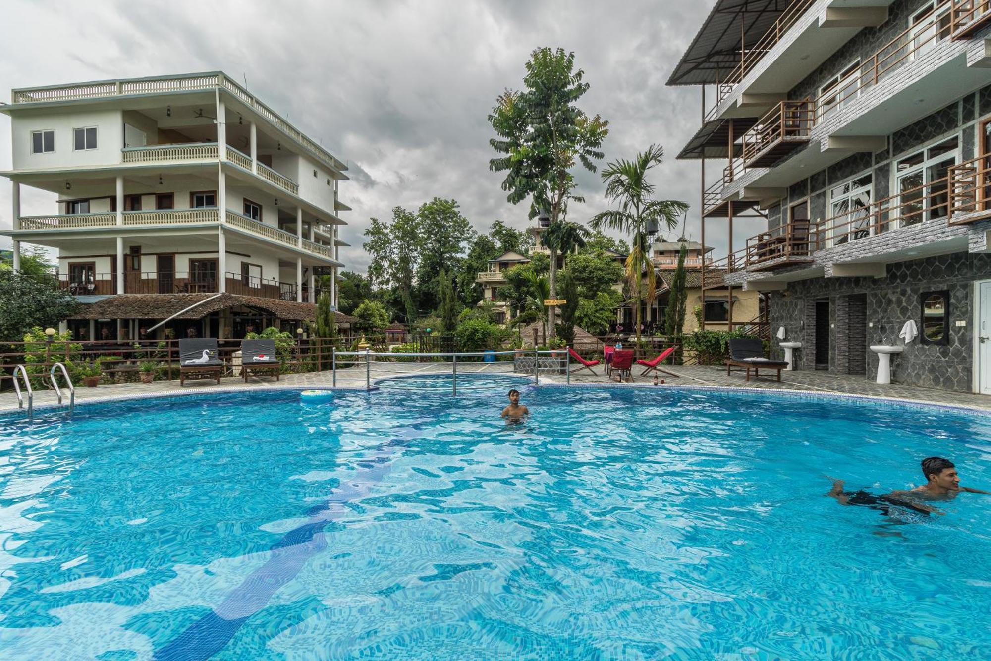 Hotel Riverside With Swimming Pool Саураха Экстерьер фото