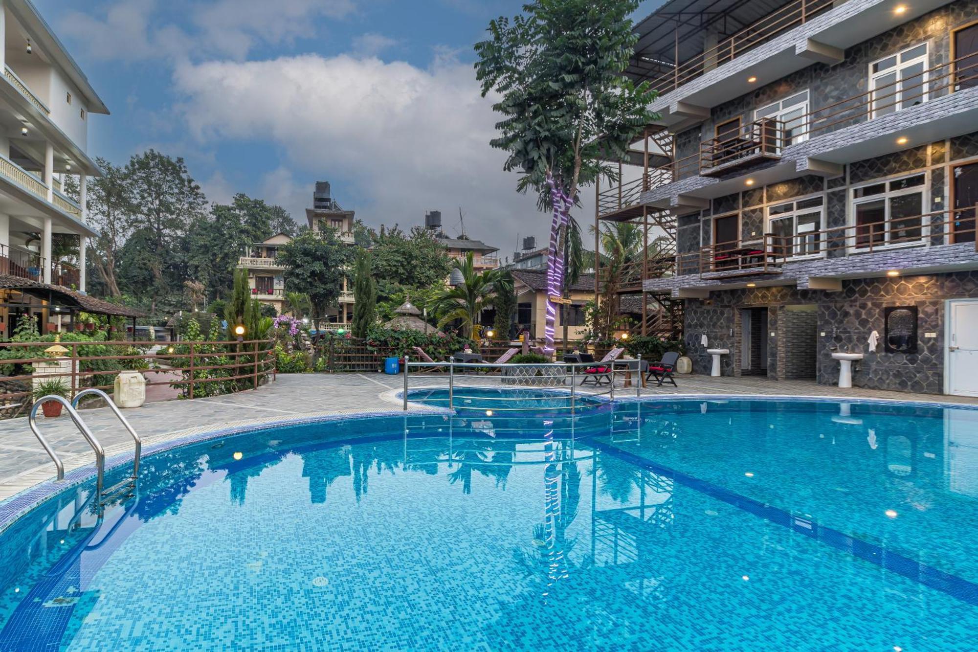 Hotel Riverside With Swimming Pool Саураха Экстерьер фото